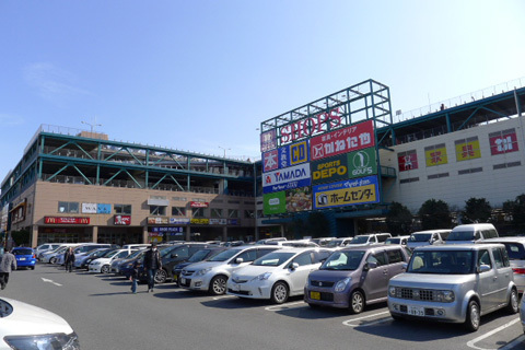 約1,000台の無料駐車場を完備してマス!